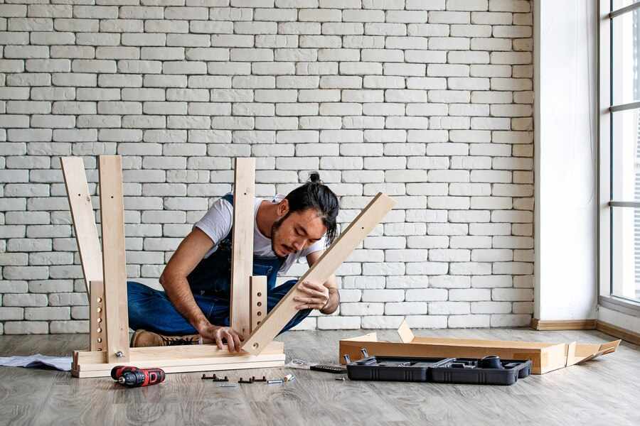 Montage eines Tisches