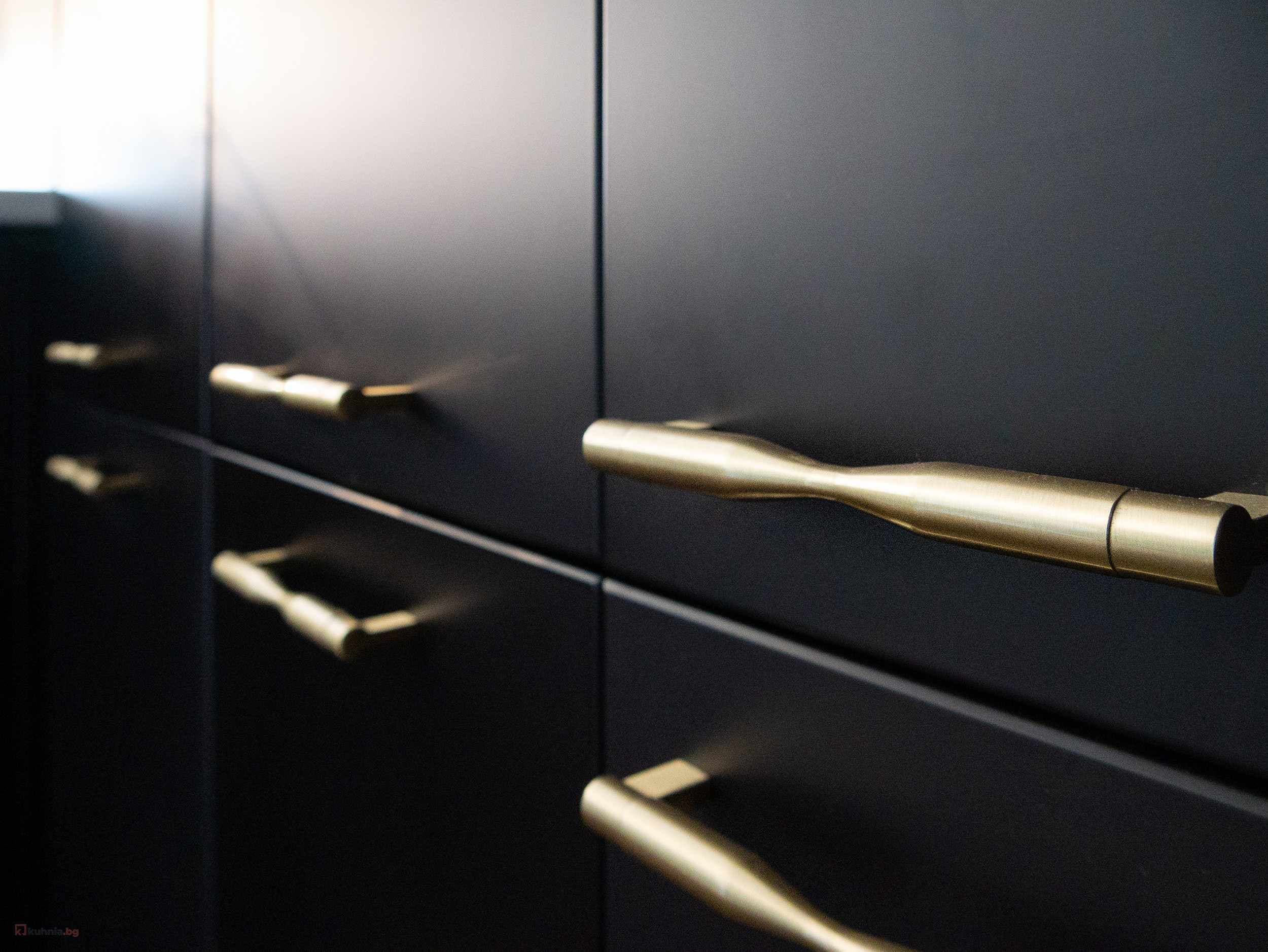 Installation of doors and handles for kitchen cabinets